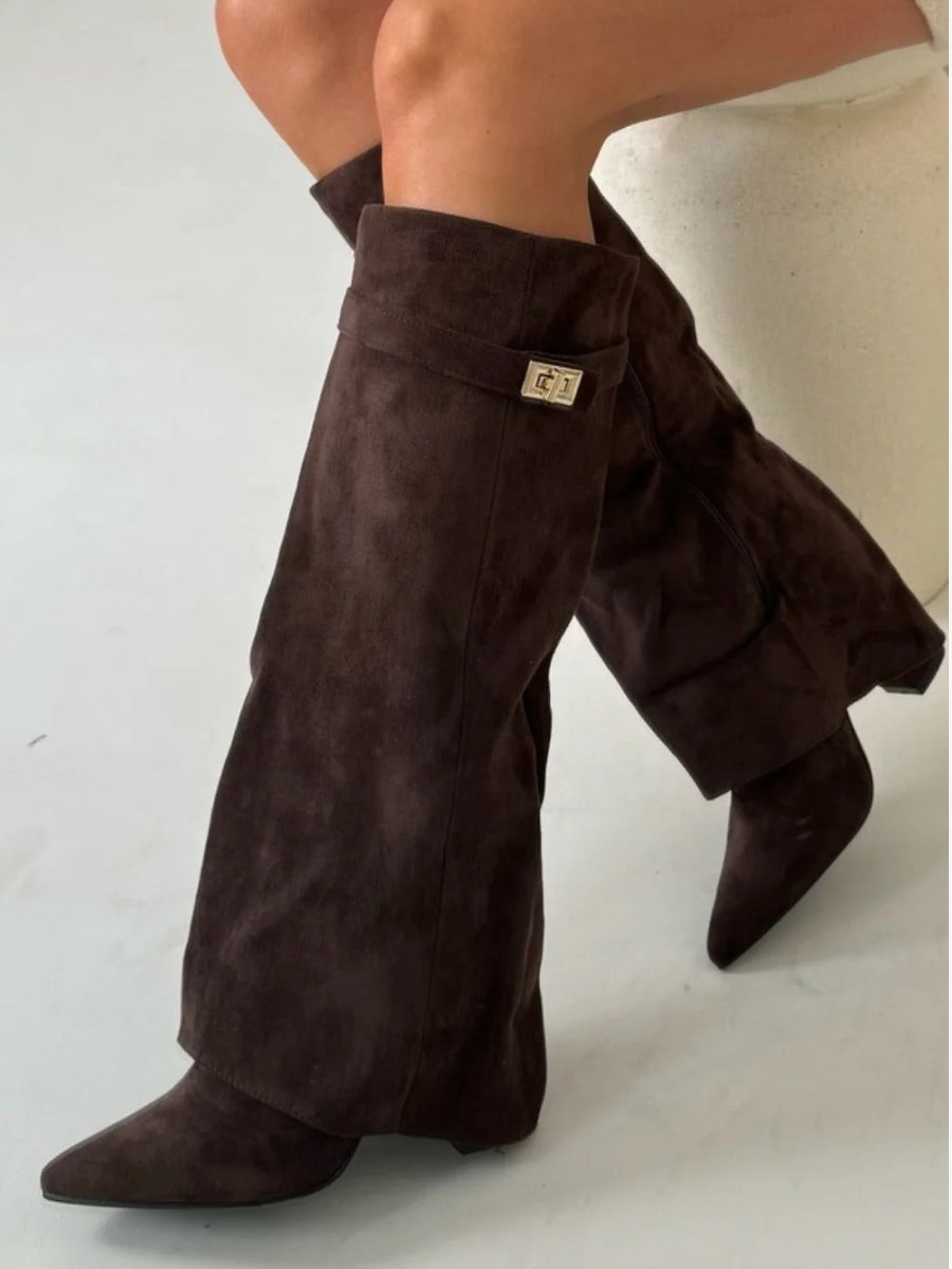 Bottes en daim beige pour femme avec fermoir doré