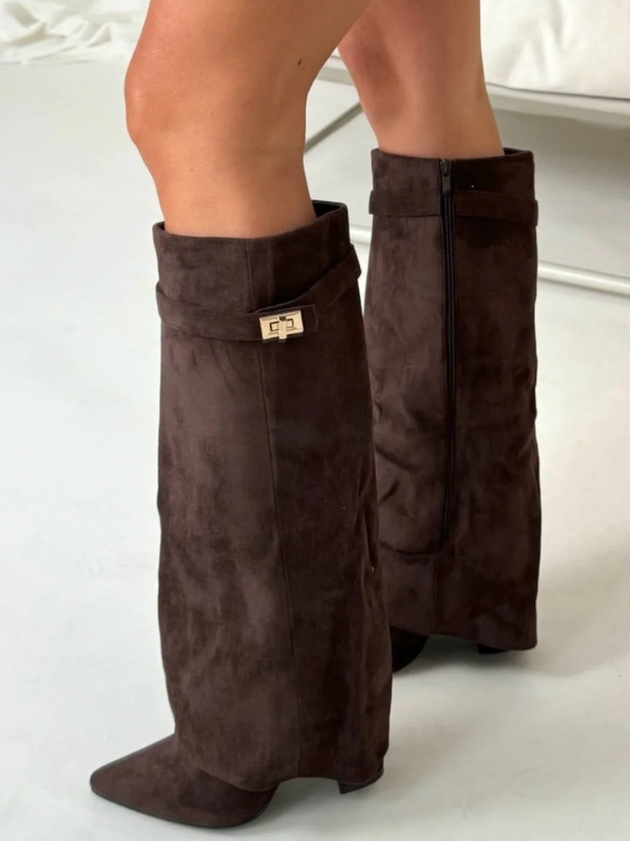 Bottes en daim beige pour femme avec fermoir doré