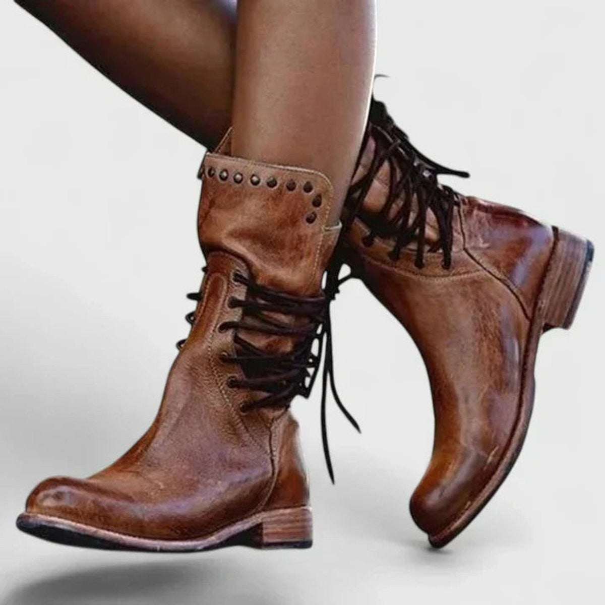 Bottines à lacets marron effet cuir vintage pour femme, détails cloutés