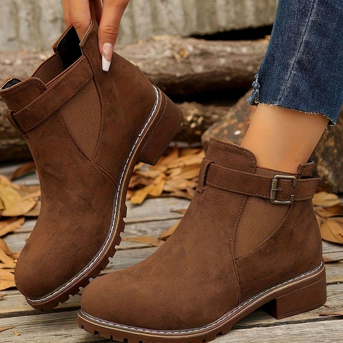 Bottines à talon carré pour femme avec bride à boucle style chelsea