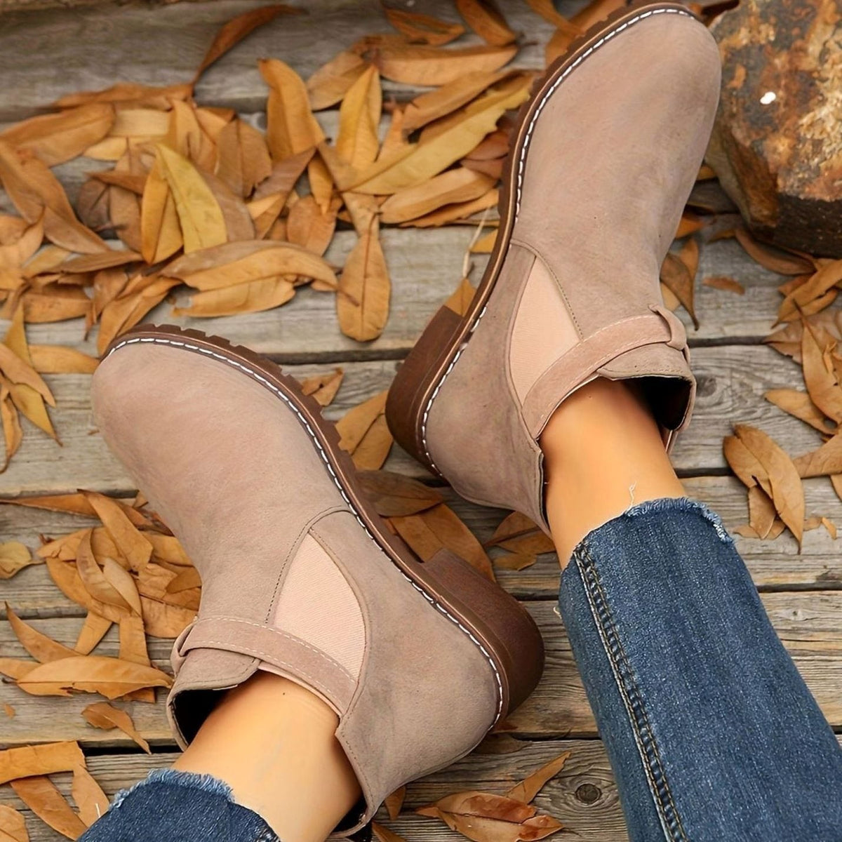 Bottines à talon carré pour femme avec bride à boucle style chelsea