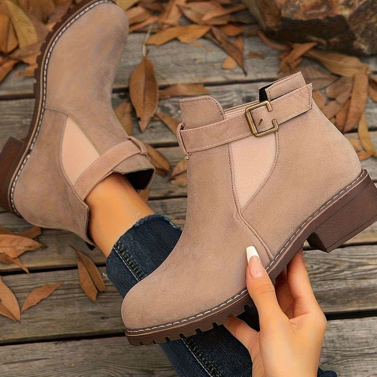 Bottines à talon carré pour femme avec bride à boucle style chelsea
