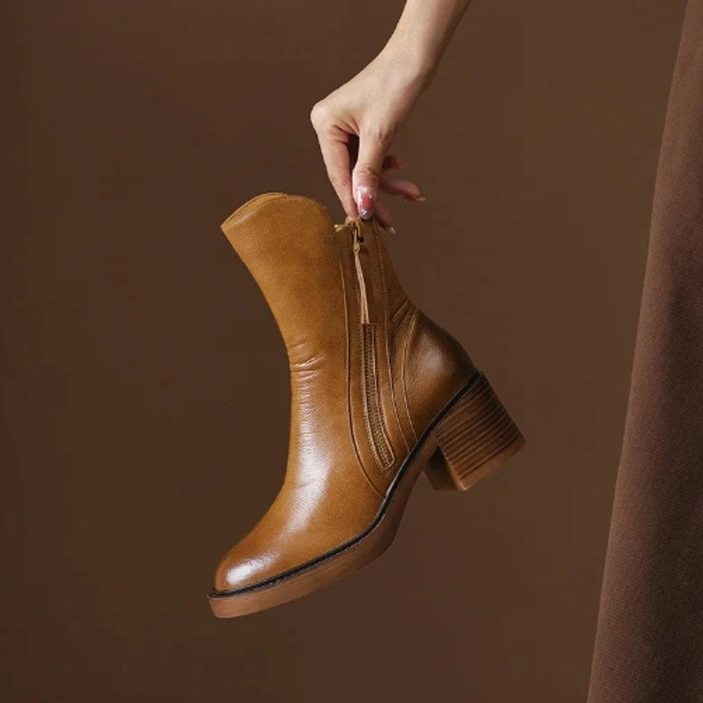 Bottines élégantes en cuir noir femme à talons blocs
