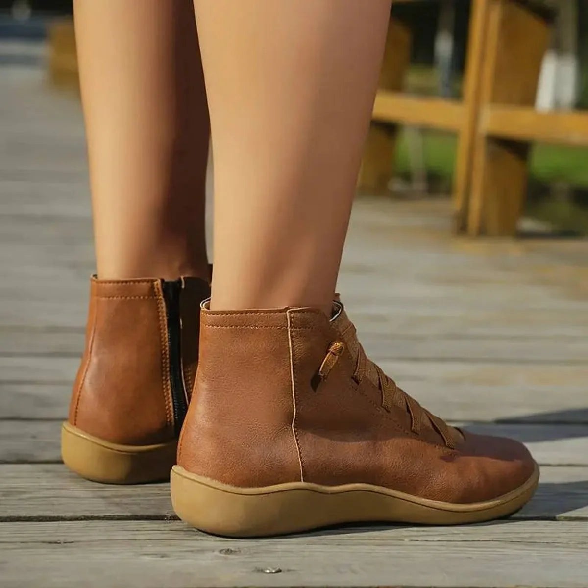 Bottines en similicuir à lacets décoratifs et zip latéral pour femme, sans talon