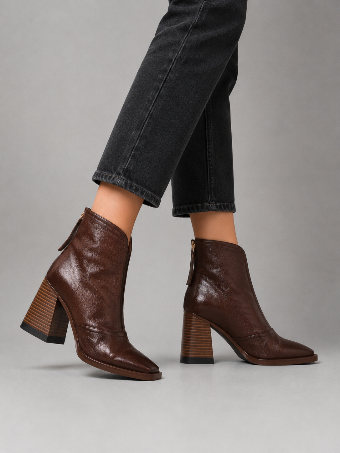 Bottines femme effet cuir marron à talon carré, élégantes