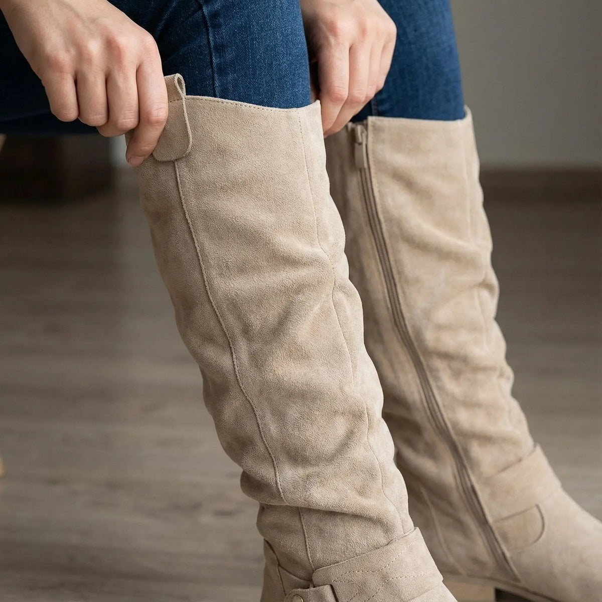 Bottines hauteur genou beige à look ample pour femme