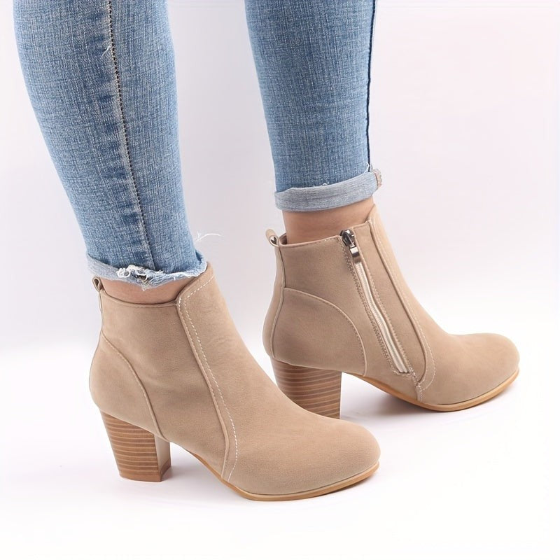 Bottines polyvalentes en daim beige à talons blocs pour femme