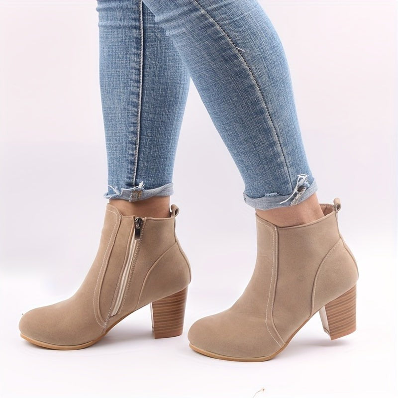 Bottines polyvalentes en daim beige à talons blocs pour femme