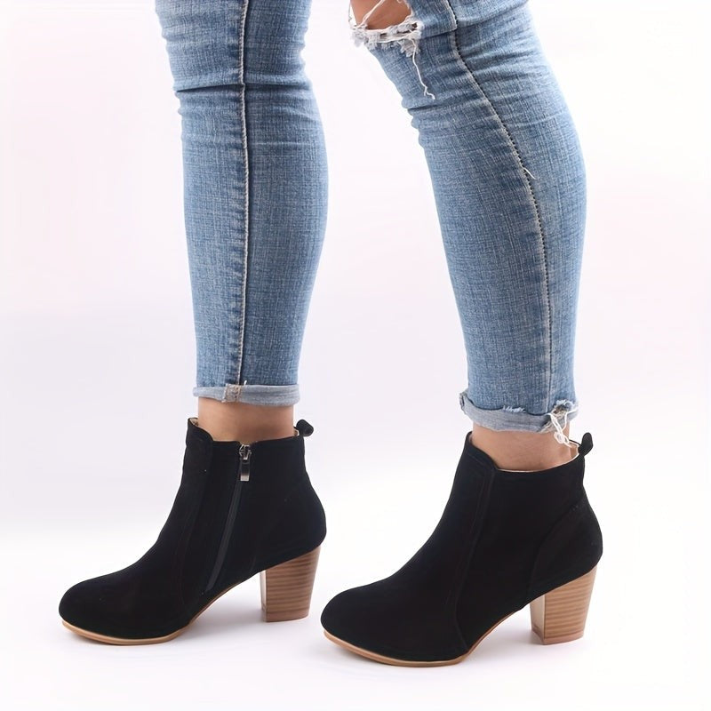 Bottines polyvalentes en daim beige à talons blocs pour femme