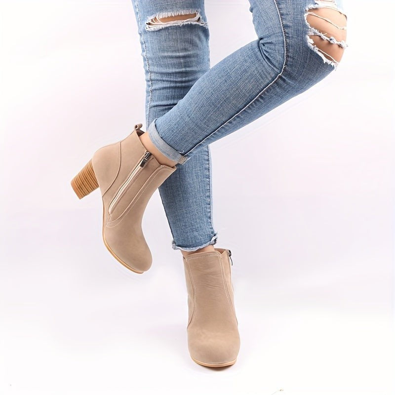 Bottines polyvalentes en daim beige à talons blocs pour femme