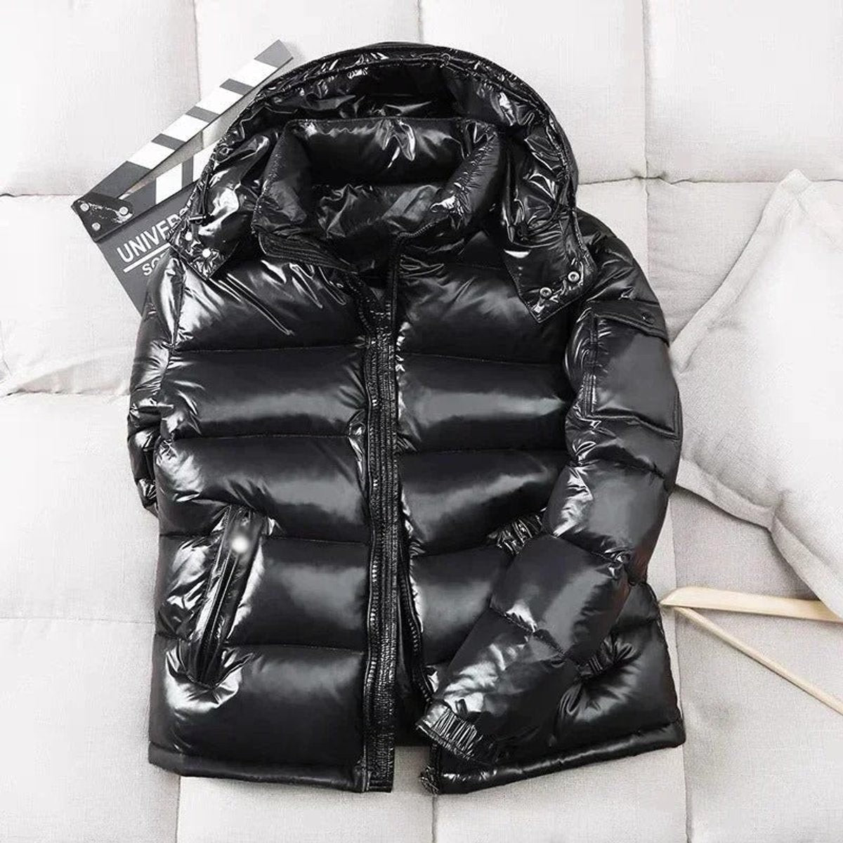 Doudoune en duvet brillante matelassée à capuche pour homme