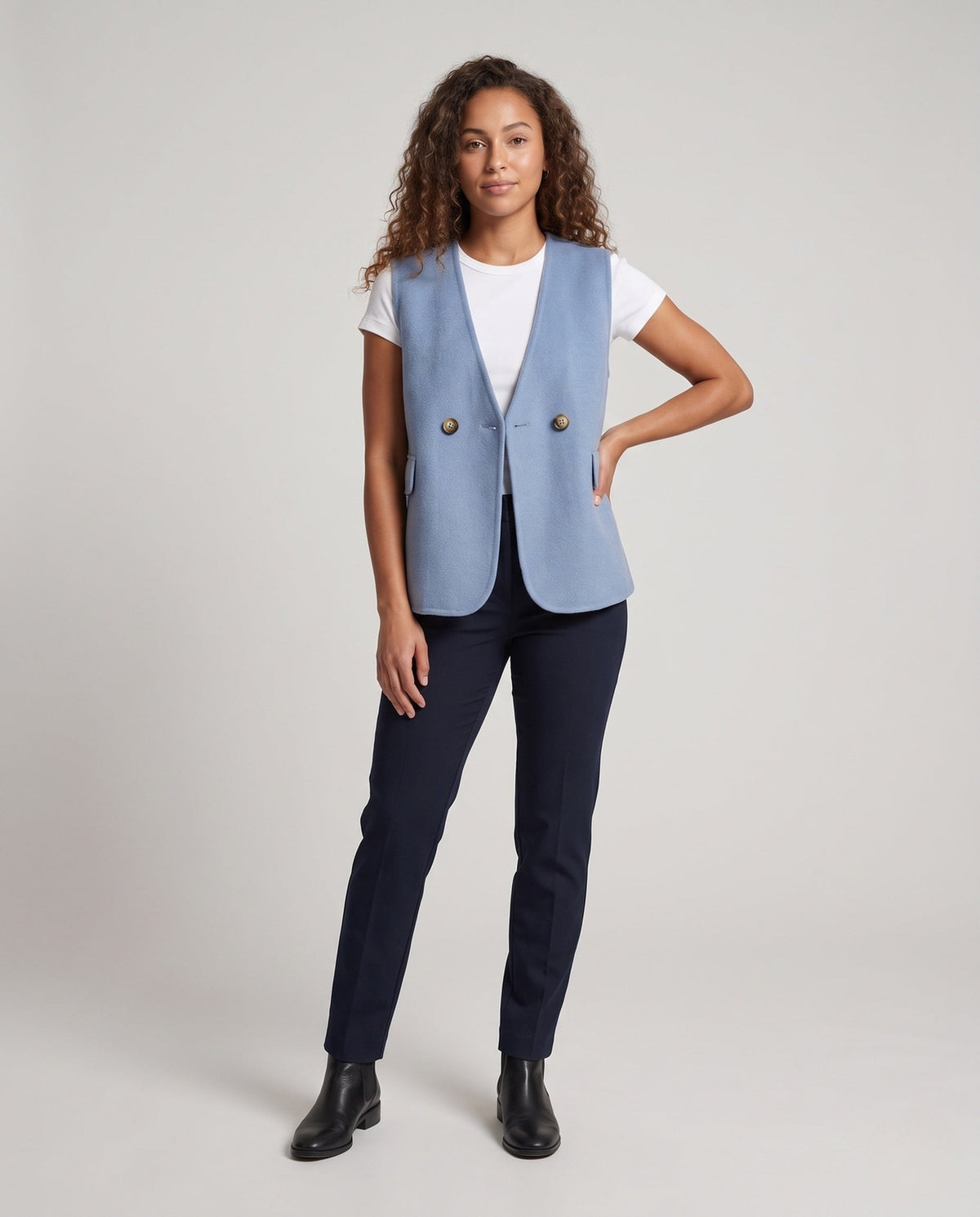 Gilet croisé sans manches en mélange de laine pour femme, avec poches plaquées et bas arrondi