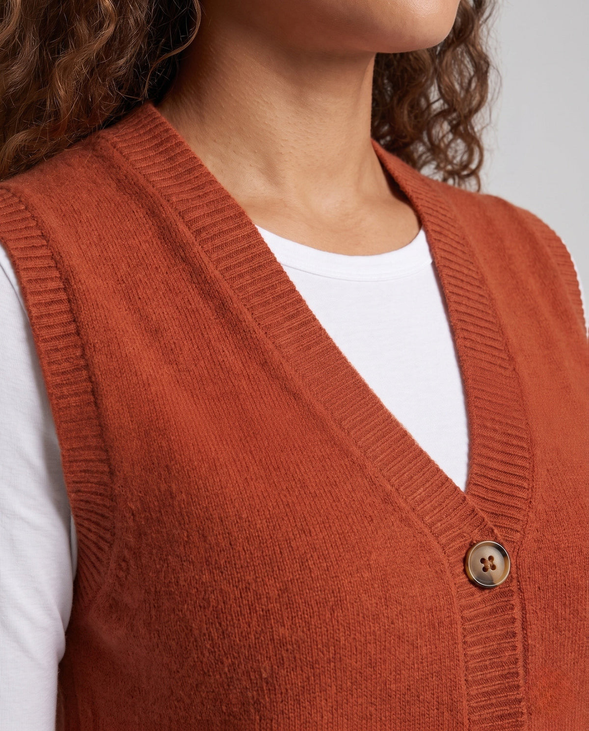 Gilet femme sans manches en maille de laine mélangée avec col en V et patte de boutonnage