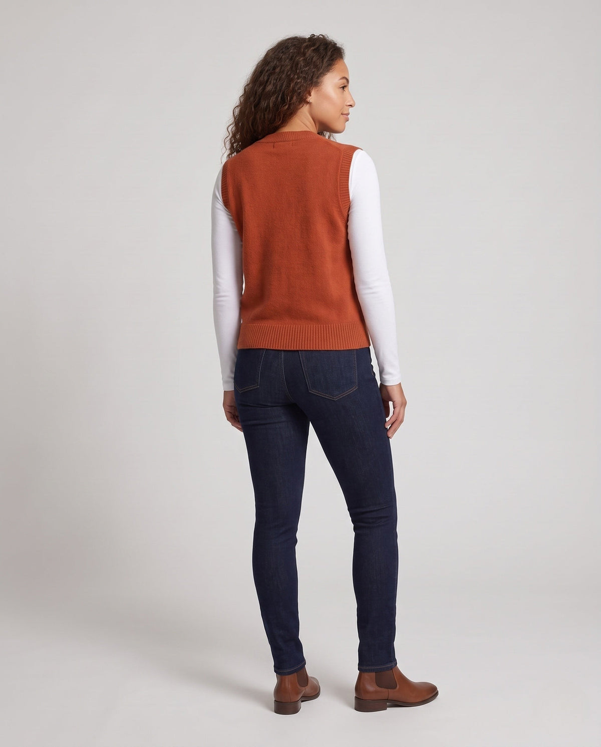 Gilet femme sans manches en maille de laine mélangée avec col en V et patte de boutonnage
