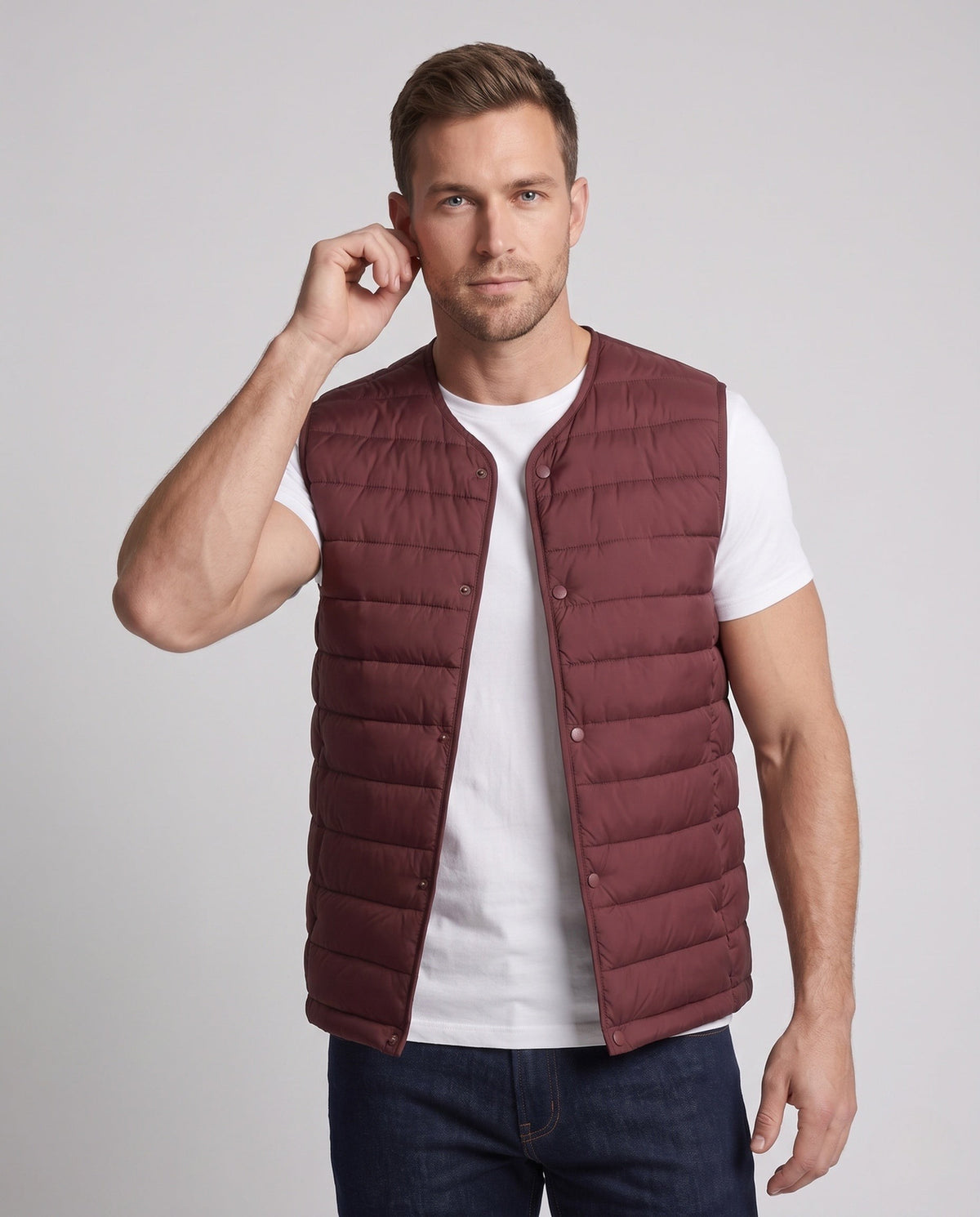 Gilet matelassé sans manches pour homme à aspect duvet léger et fermeture à boutons-pression