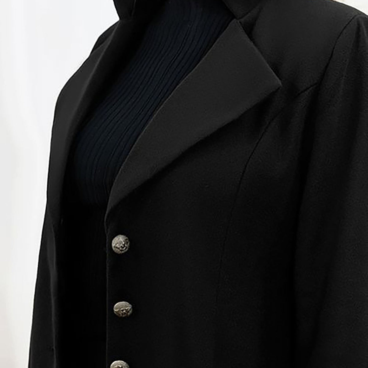 Manteau femme noir chaud à la coupe cintrée