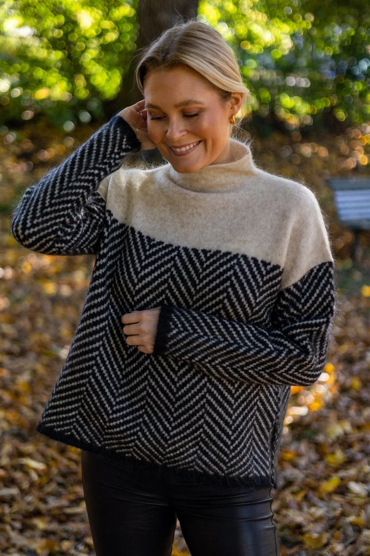 Pull col roulé à motif chevrons pour femme