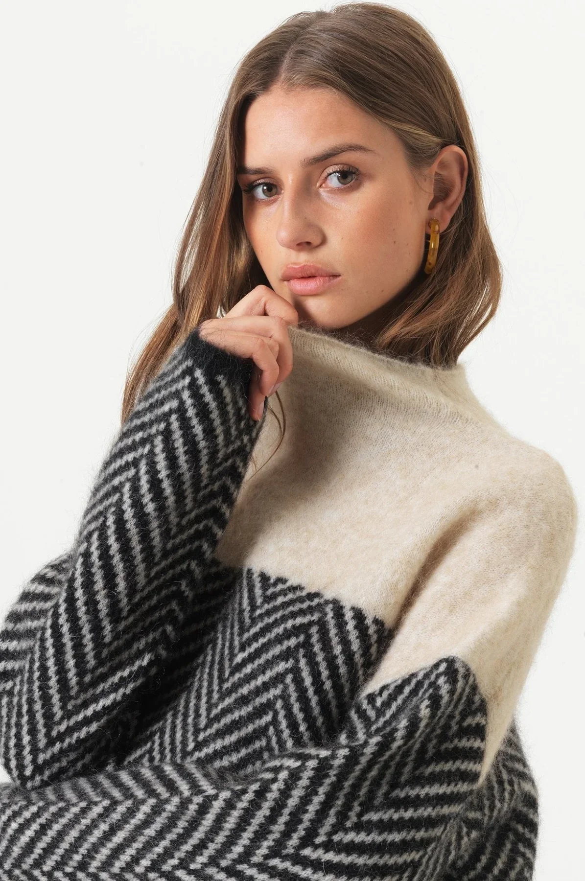 Pull col roulé à motif chevrons pour femme