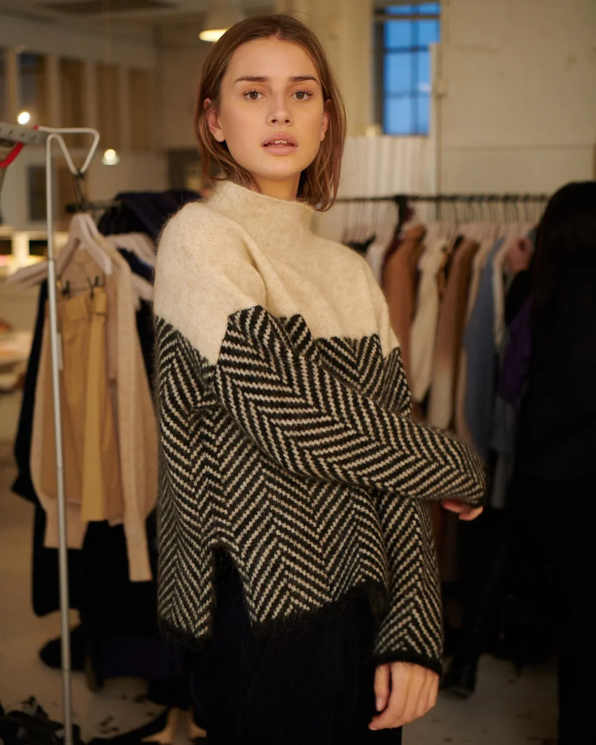 Pull col roulé à motif chevrons pour femme