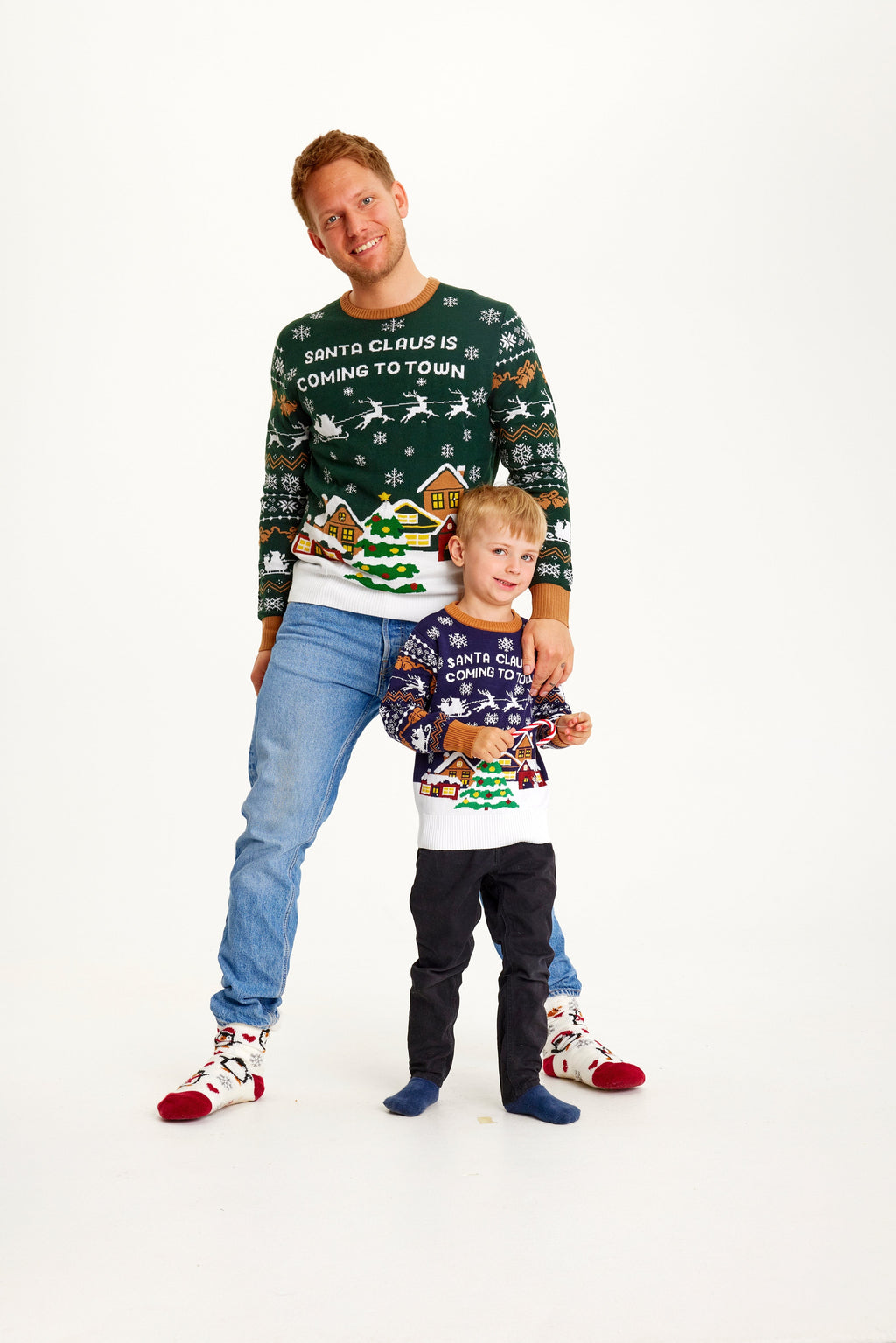 Pull de Noël marine pour homme, Le Père Noël arrive en ville
