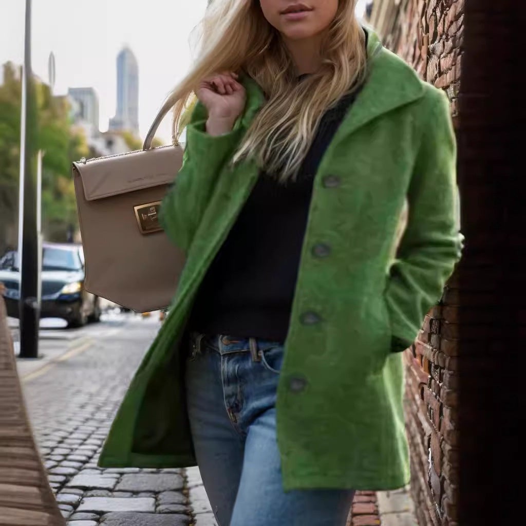 Veste courte en imitation daim pour femme à col chemise, patte de boutonnage et poches latérales