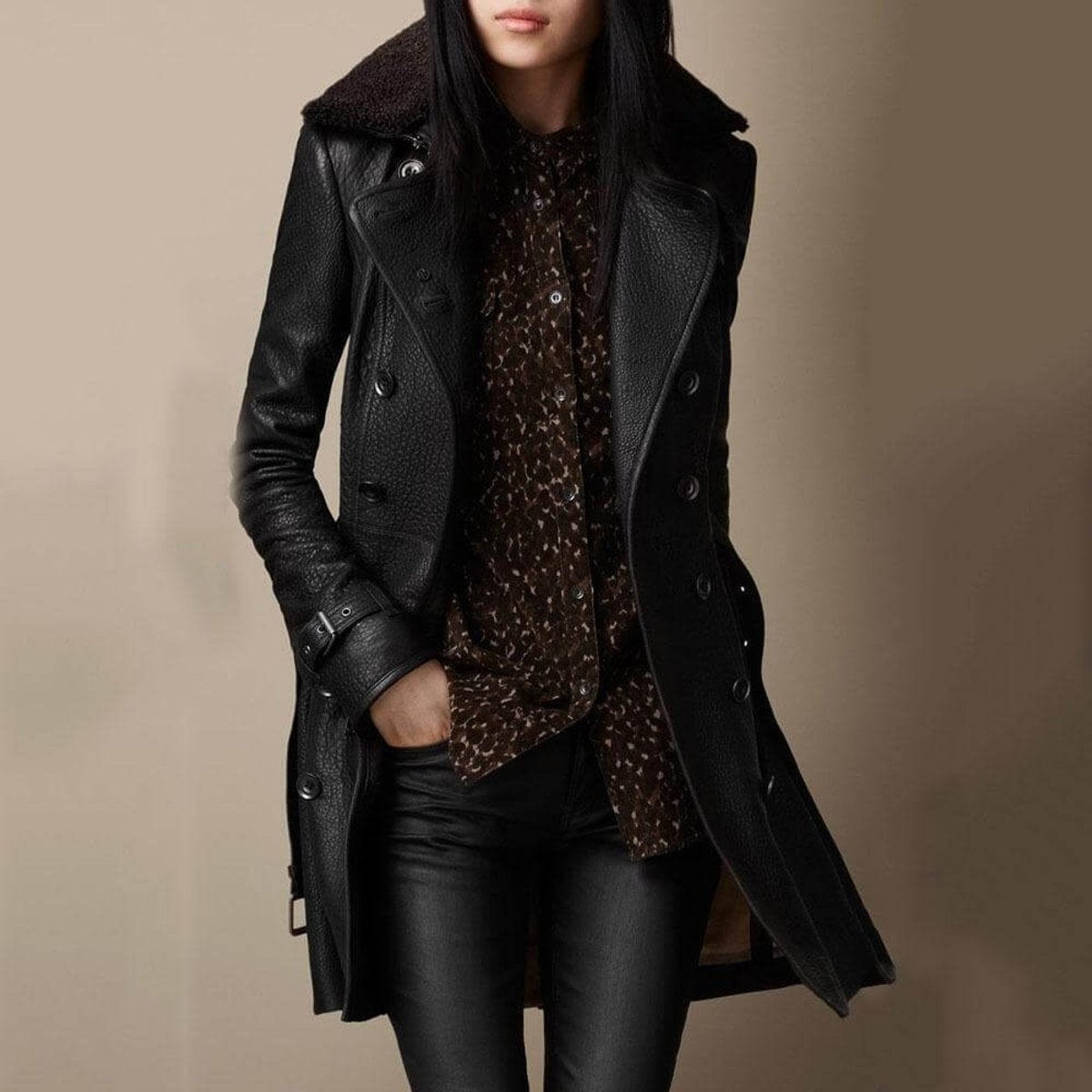 Veste en cuir femme à col en mouton, élégante et luxueuse